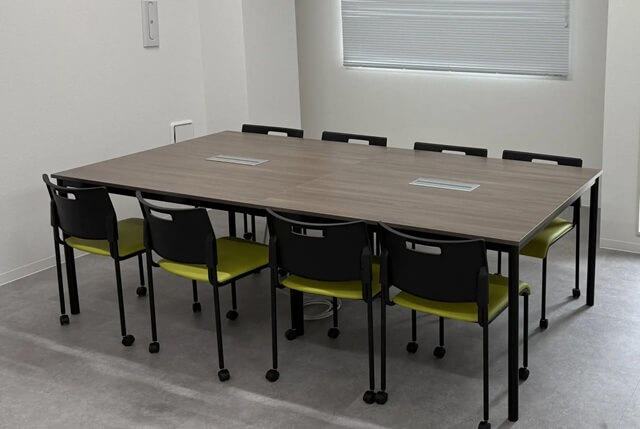 ユナイテッドオフィス千代田麹町の会議室（8名用）