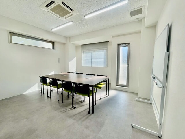 ユナイテッドオフィス千代田麹町の会議室（8名用）